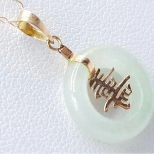 1.60 g 10K Yellow Gold Jade
Jadeite 18" Necklace